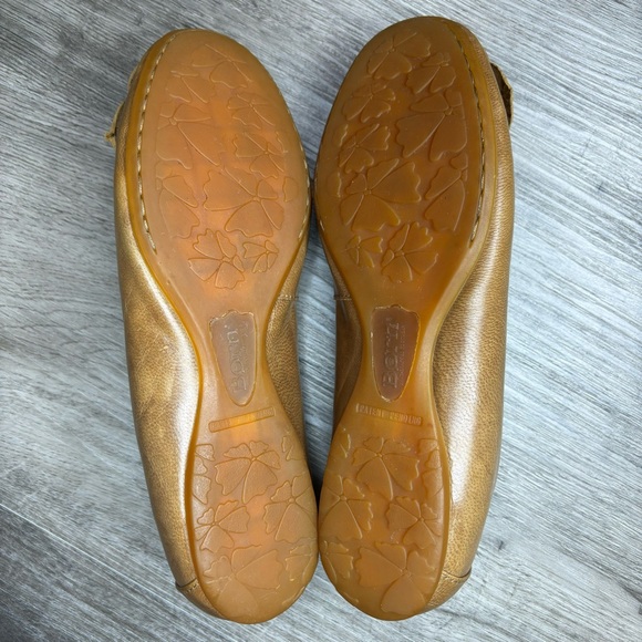 Born round toe flats, 3D flower embellishments, Good used condition - Picture 5 of 15